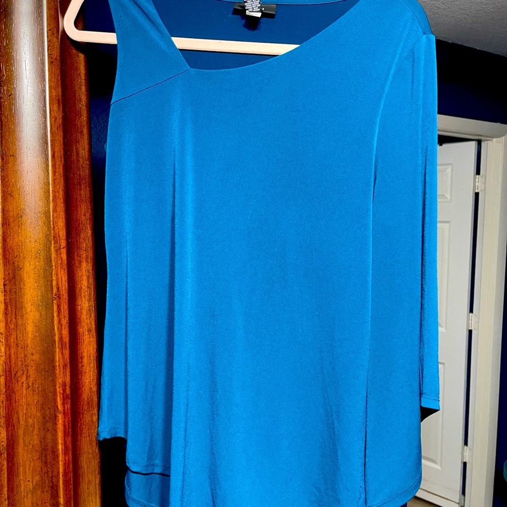 Unique top for leggings weather